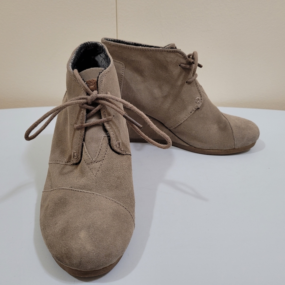 Toms Shoes